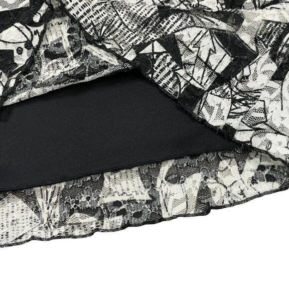 Vintage Chico’s Black and White V-Neck Top Art Deco Abstract - Picture 11 of 12